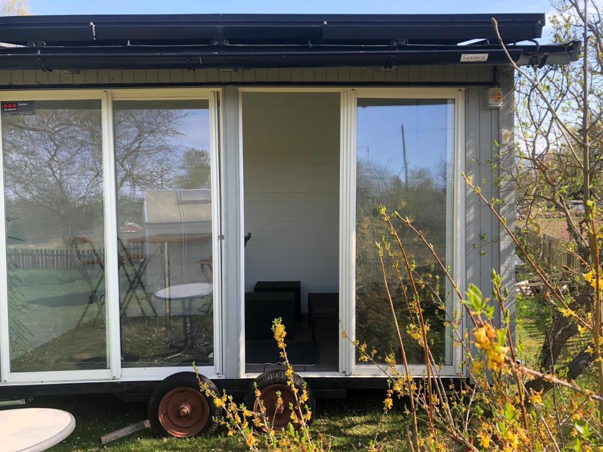 Two Small Guest Houses By Lake Rent Out As One Hjo Eksteriør billede