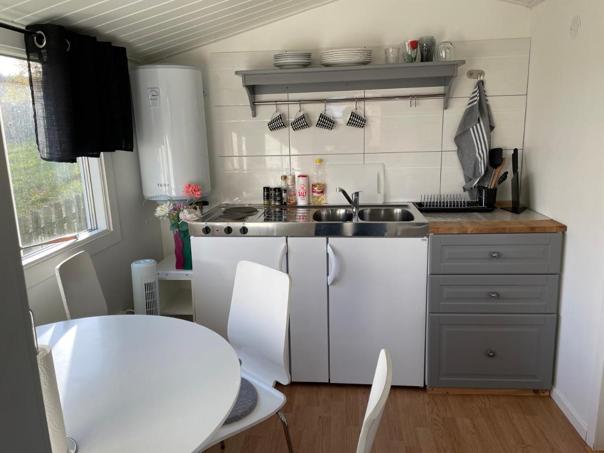 Two Small Guest Houses By Lake Rent Out As One Hjo Eksteriør billede