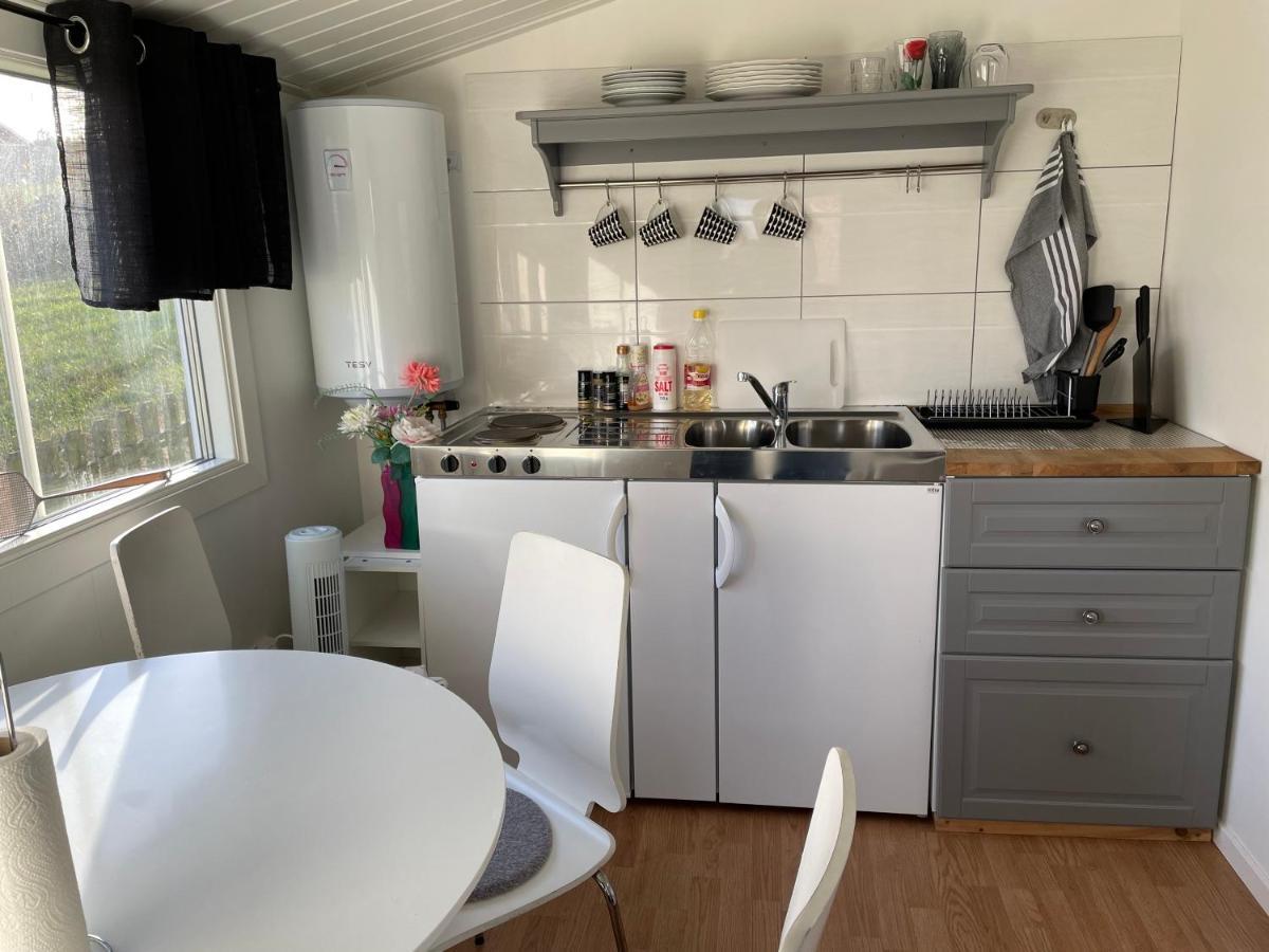 Two Small Guest Houses By Lake Rent Out As One Hjo Eksteriør billede