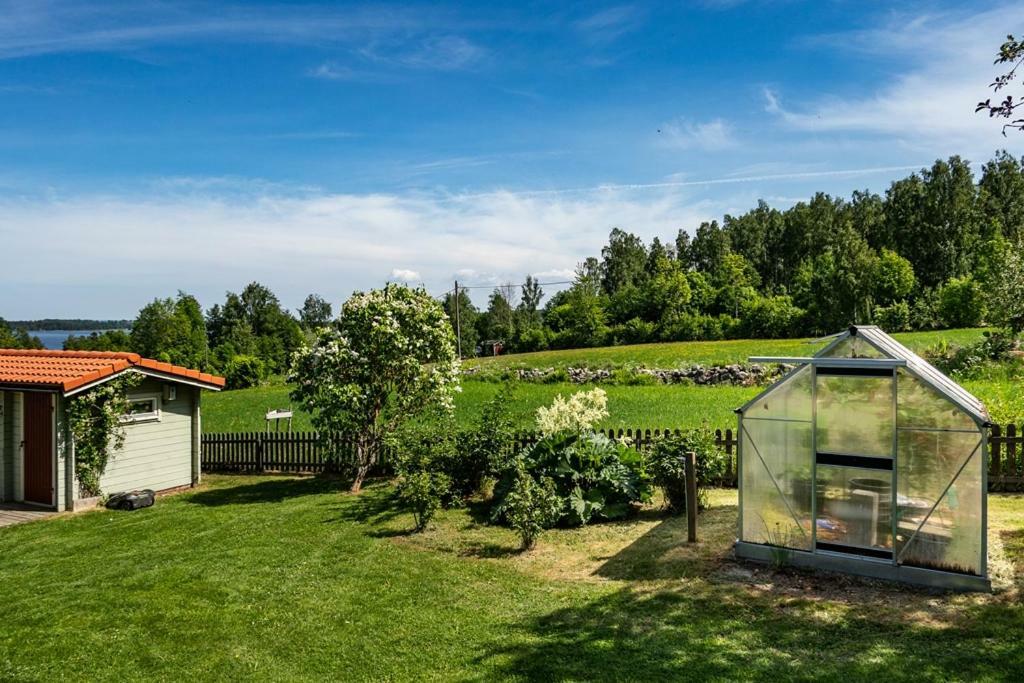 Two Small Guest Houses By Lake Rent Out As One Hjo Eksteriør billede
